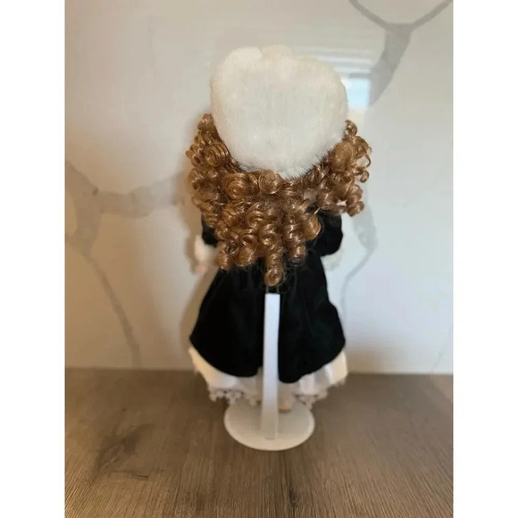 Brass Key Victorian Rose Collection Genuine Porcelain Doll Special Edition 1997 - Picture 8 of 8